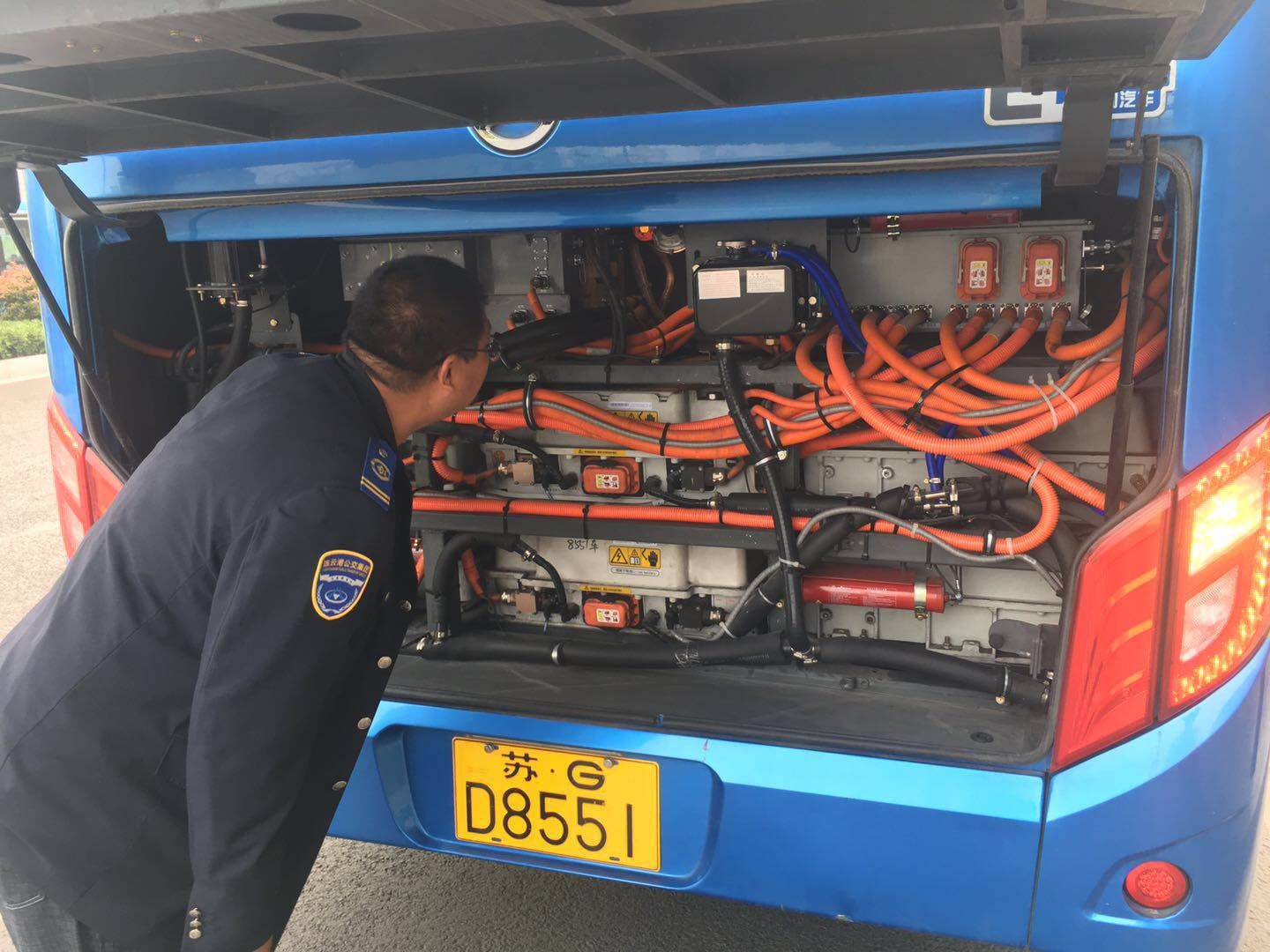 公交集團公交事業(yè)一部開展高溫季節(jié)純電動車安全隱患大排查
